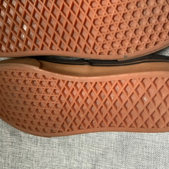 Vans Black Rubber Gum Sneaker 10 women’s 8.5 men’s - Picture 7 of 9